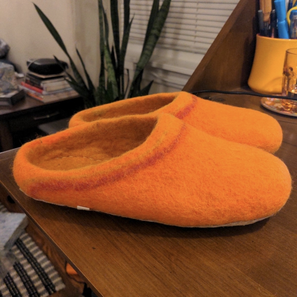 Wool slippers orange